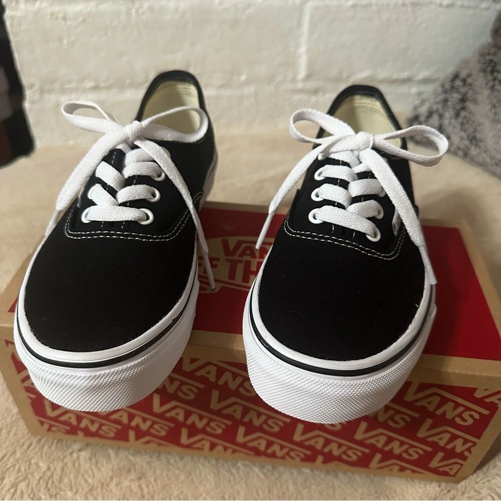 VANS AUTHENTIC SKATE SHOES
